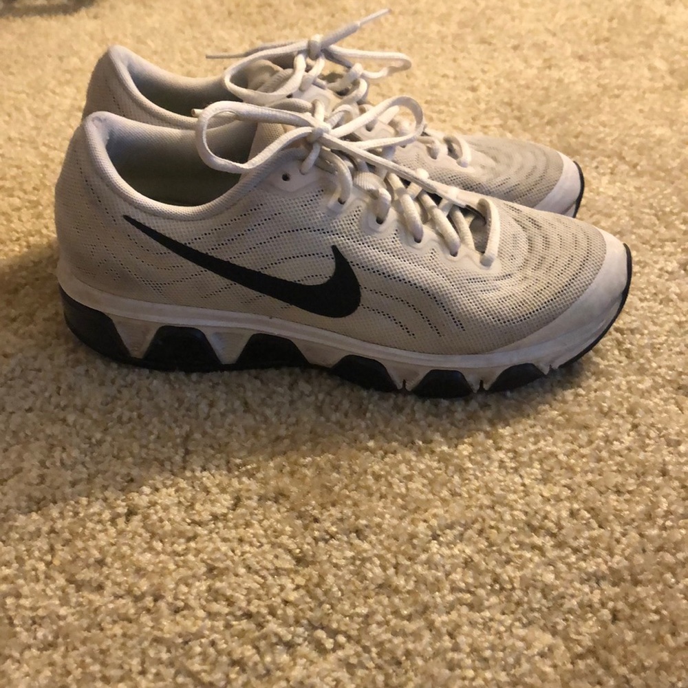 White and Black Nike Tail Wind 6 size 8.5